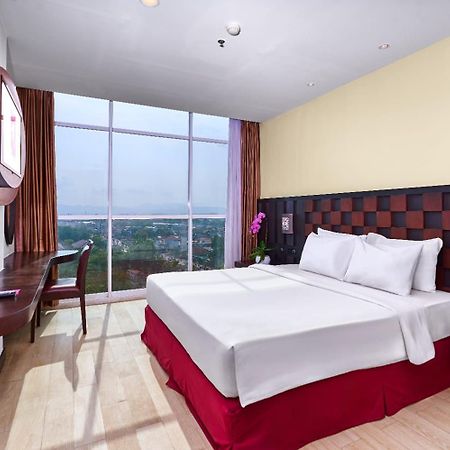 Grand Orchid Hotel Yogyakarta Maguwo Exterior foto