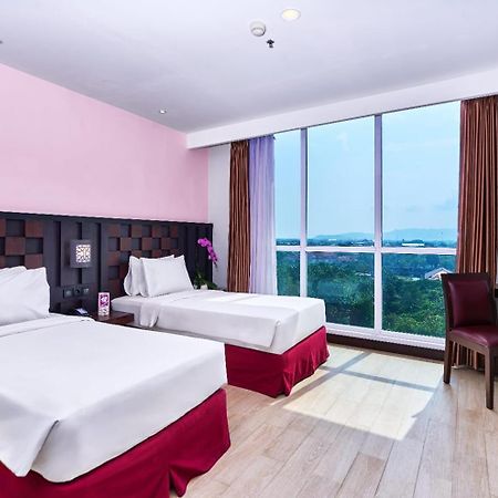 Grand Orchid Hotel Yogyakarta Maguwo Exterior foto