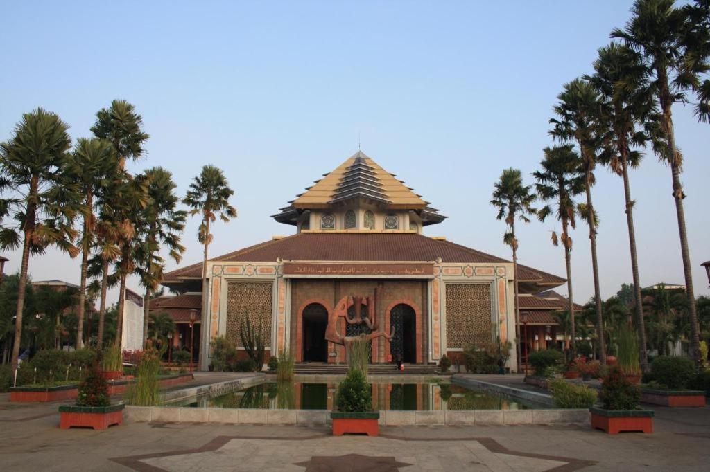 Grand Orchid Hotel Yogyakarta Maguwo Exterior foto