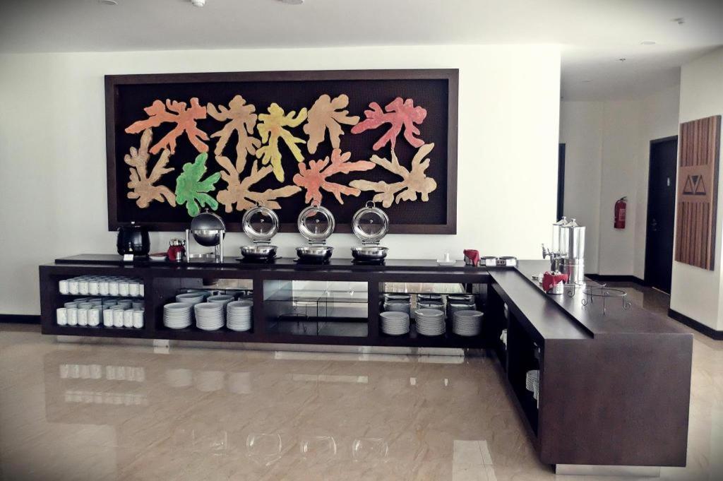Grand Orchid Hotel Yogyakarta Maguwo Exterior foto