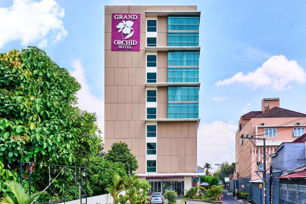Grand Orchid Hotel Yogyakarta Maguwo Exterior foto