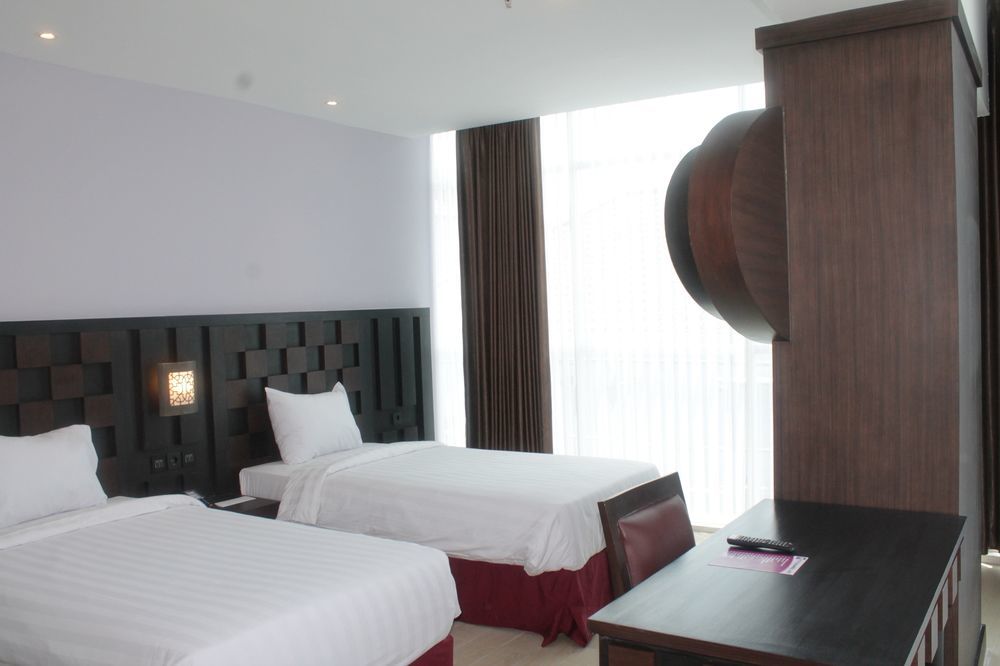 Grand Orchid Hotel Yogyakarta Maguwo Exterior foto