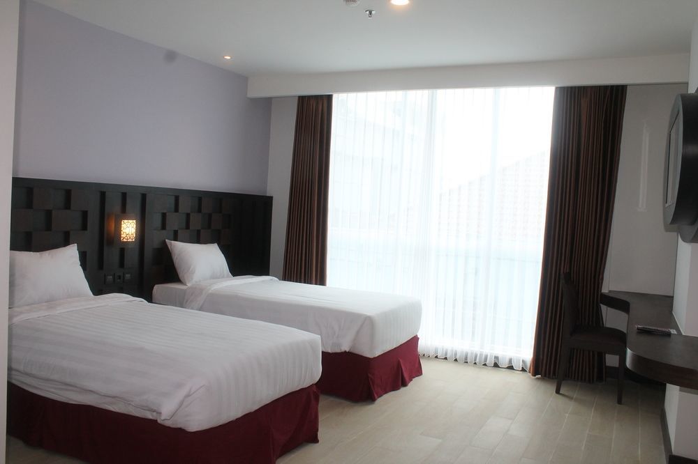 Grand Orchid Hotel Yogyakarta Maguwo Exterior foto